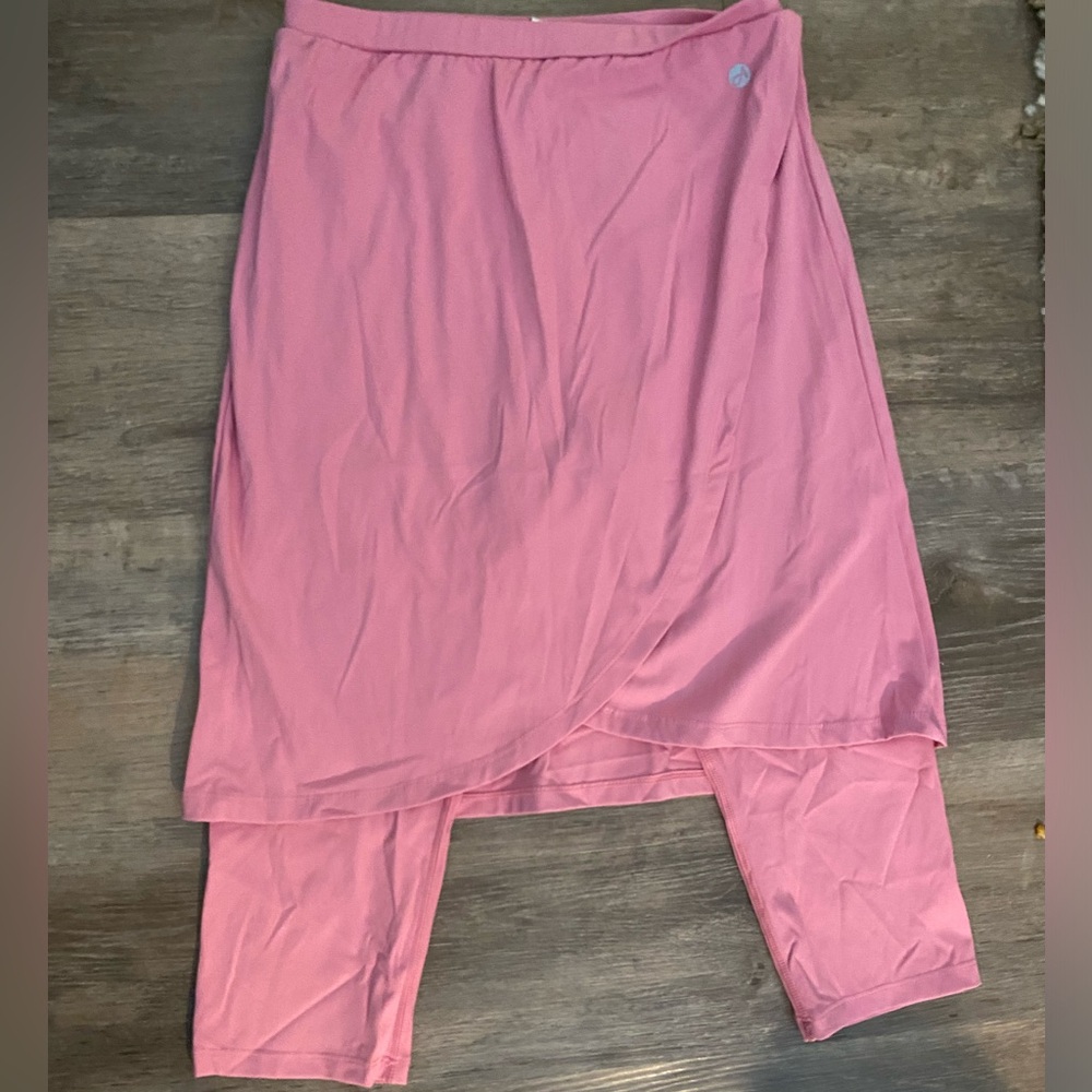 Elegant Pink Women's Skirt with Leggings
